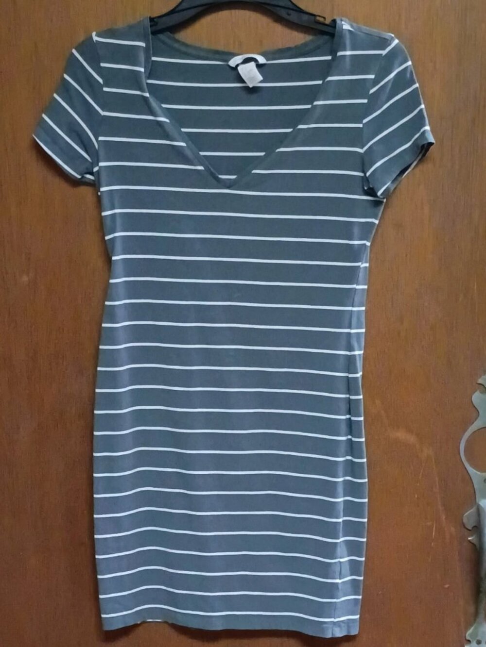 H&M•Green/White Striped•Short Sleeve•V-Neck T-Shirt Dress•Small•Cotton/Elastane